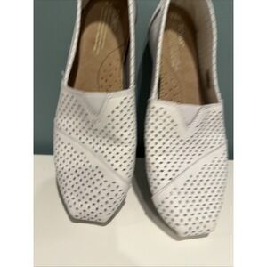 TOMS Alpargata Women Sz 8.5 Slip On Shoes Die Cut Geometric Perforated Leather